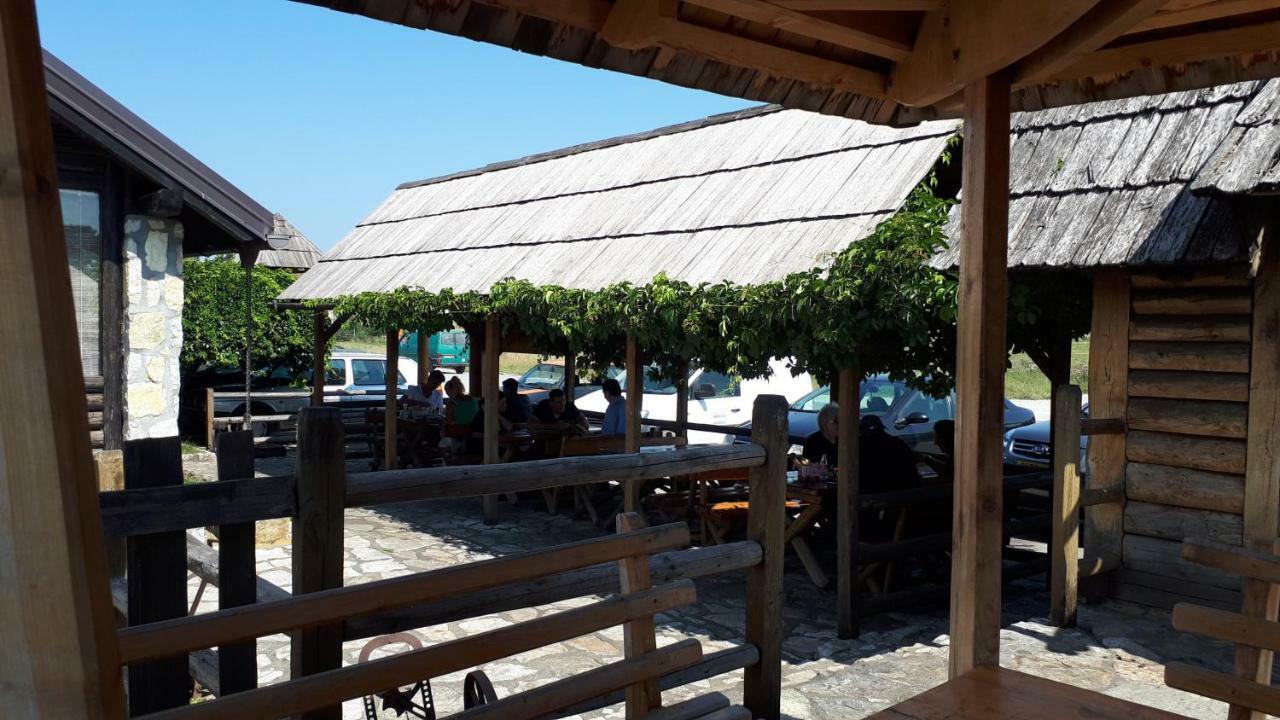 Bed and Breakfast Konoba Ognjiste Sokolac  Exterior foto